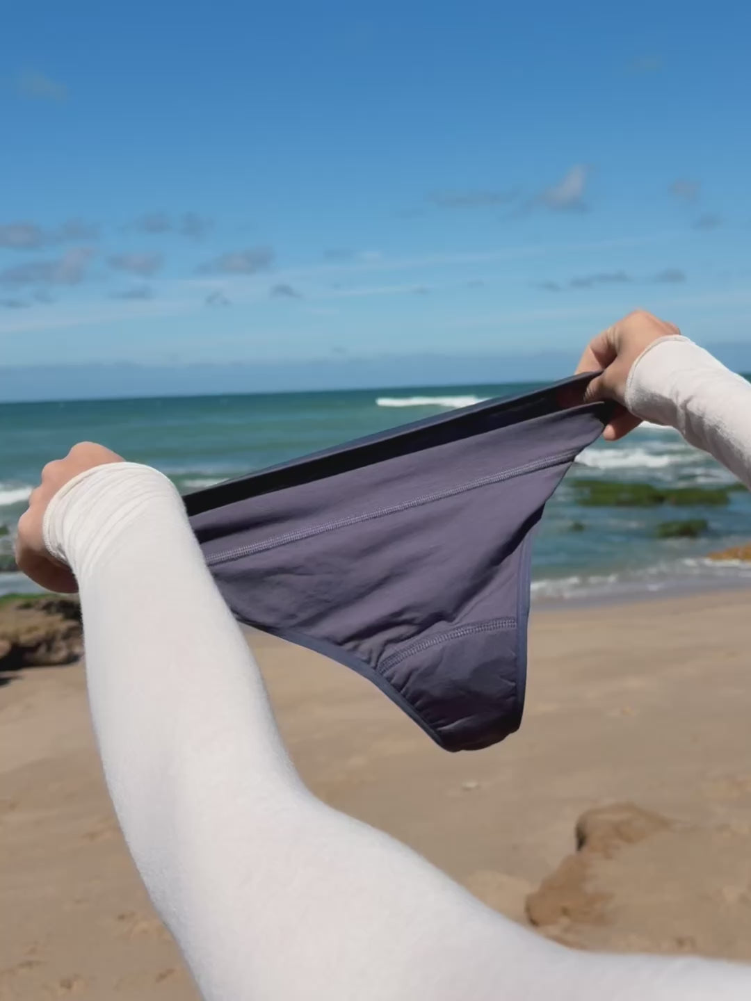 Video laden: Classic High Rise Thong in Lavender Grey