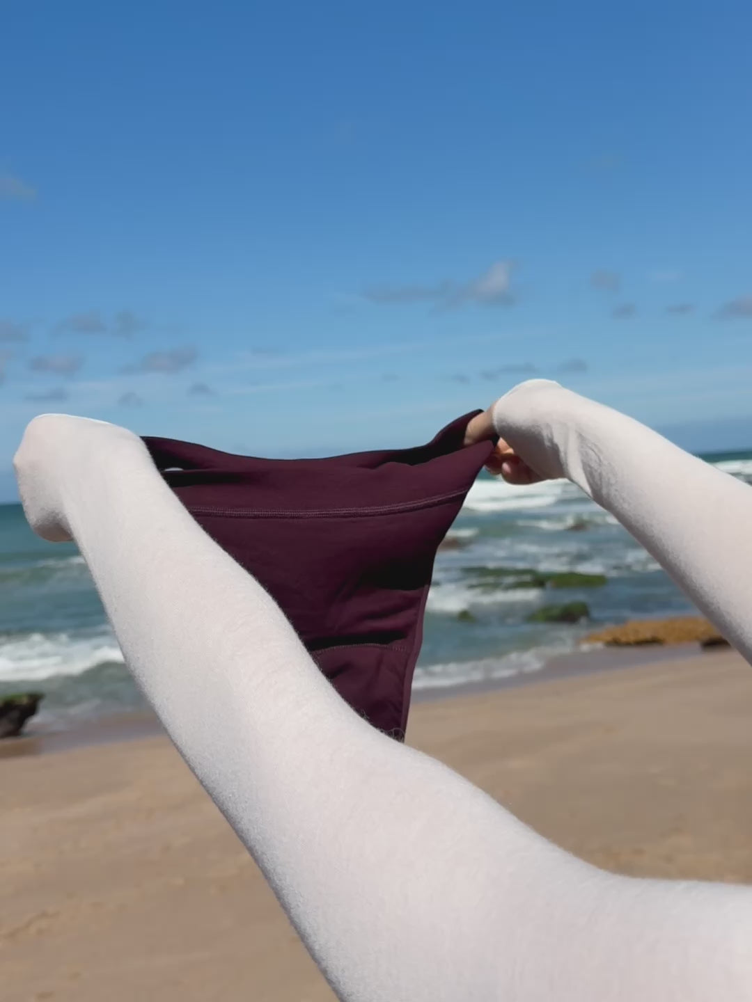 Video laden: Classic High Rise Thong in Dark Plum
