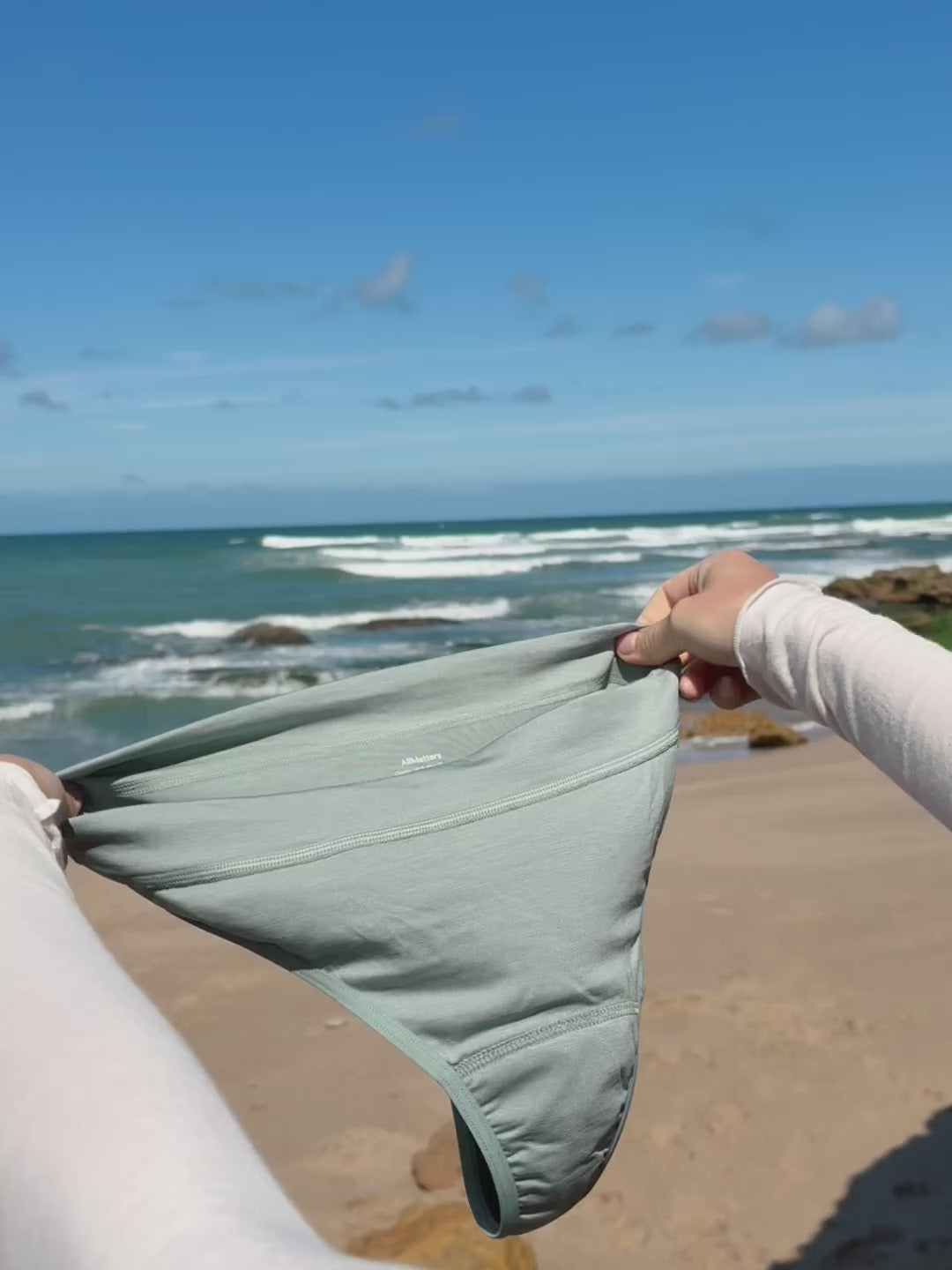 Video laden: Classic High Rise Thong in Sage Green